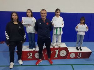 Kemer Belediyesi karate takımından 14 madalya