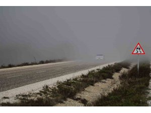 Görüş mesafesinin 10 metreye kadar düştüğü Hatay’da vatandaşlar zor anlar yaşadı