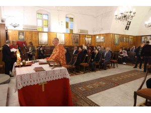 İskenderun’da Noel ayini düzenlendi