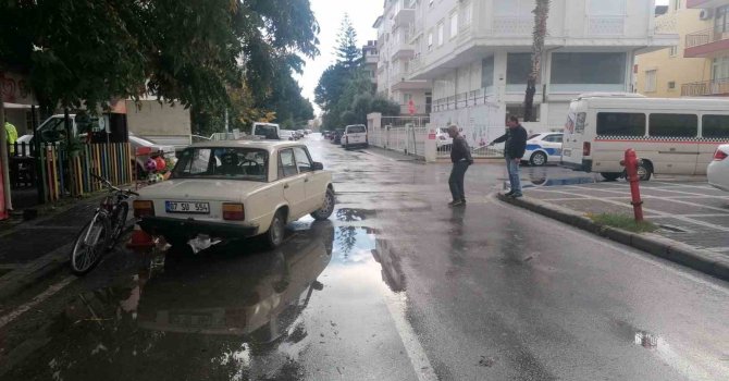 ’Dur’ levhasına uymayan sürücüler caddeyi çarpışan otomobillere çevirdi