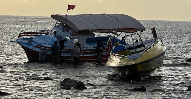 Barınaktaki balıkçı teknesini ipini çözüp çalmaya çalıştılar tekne karaya oturunca kaçtılar