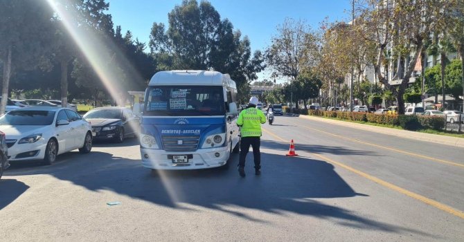 Mersin’de toplu taşıma araçlarına yönelik denetimler sürüyor