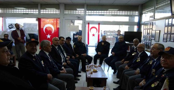 Burdur’da şehitler için Gaziler Derneği’nde lokma dağıtıldı