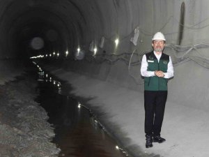 Bakan Yumaklı, yıllık 240 milyon metreküplük suyu Reyhanlı Barajı’na aktaracak ’Karasu regülatörü ve derivasyon kanalı’ inşaatında incelemelerde bulundu