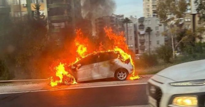 Mersin’de bir günde 4 araç motor kısmından yandı