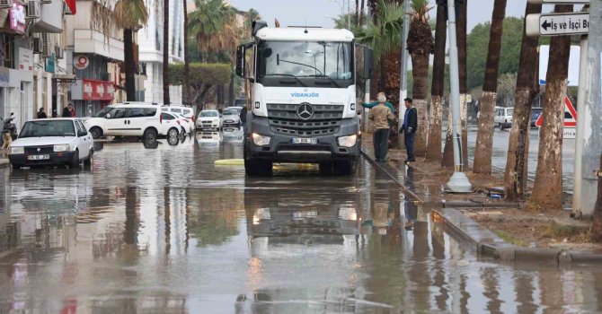 İskenderun tekrardan sular altında kaldı