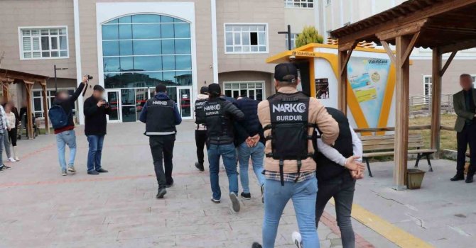 Burdur’da uyuşturucu operasyonunda 3 şahıs tutuklandı