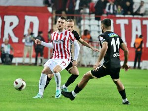 Trendyol Süper Lig: Antalyaspor: 0 - Corendon Alanyaspor: 0 (İlk yarı)