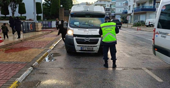 Alanya’da 11 araç trafikten men edildi