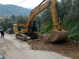 Hatay Büyükşehir Belediyesi, altyapısı tamamlanan yolları yeniliyor