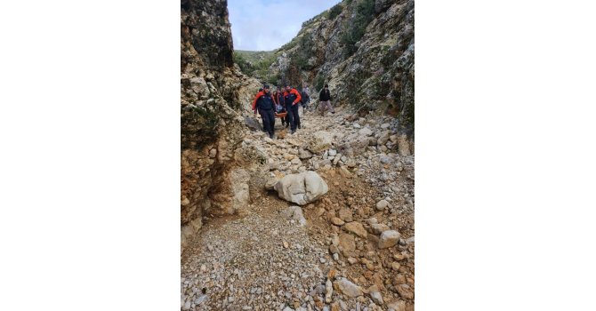 Isparta’da kayıp olarak aranan yaşlı adam dere yatağında ölü bulundu