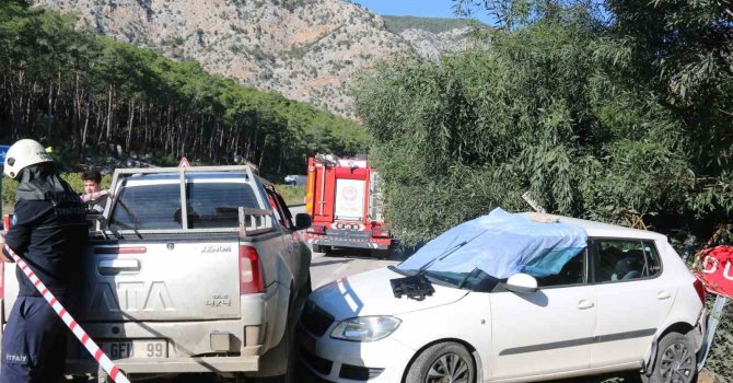 Piknik yolundaki feci kazada 1 kişi öldü, olay yerine koşan kızı gözyaşlarına boğuldu