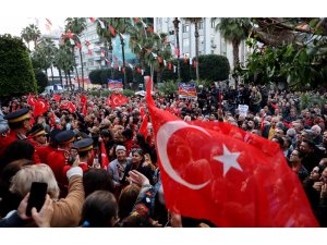 Yeniden aday gösterilen Adana Büyükşehir Belediye Başkanı Karalar, vatandaşlarla buluştu