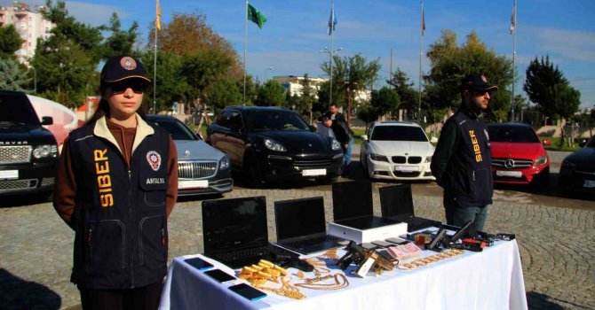 Sibergöz-14 operasyonunda ele geçirilen lüks otomobiller sergilendi