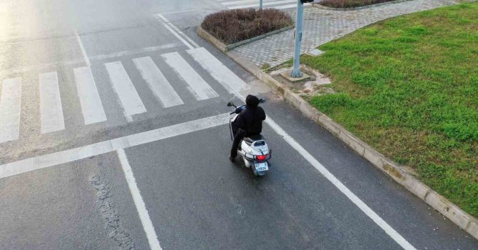 Trafikte cep telefonu kullanan sürücülere dron destekli denetim