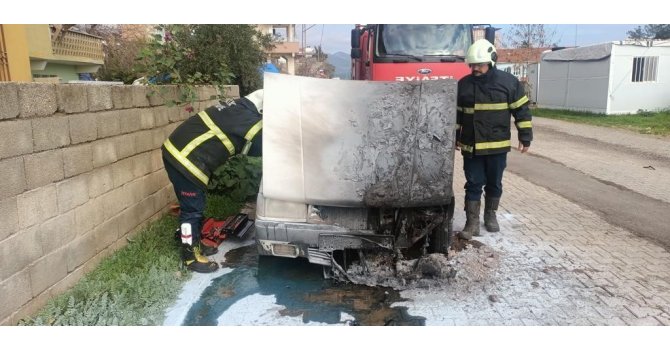 Hassa’da Tofaş otomobilde çıkan yangını itfaiye söndürdü