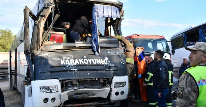 İşçi servislerinin çarpıştığı kazada yaralı sayısı 11 oldu