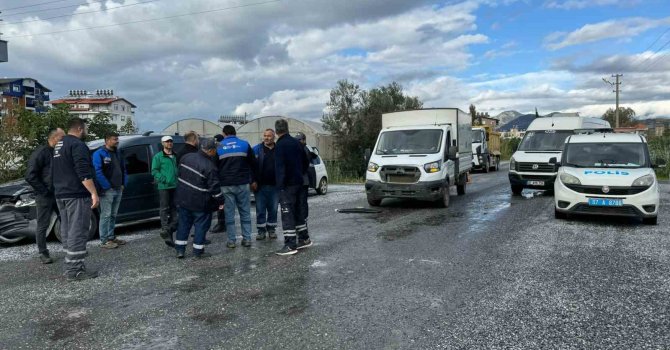 Kamyonet ile hafif ticari araç çarpıştı: 1 yaralı