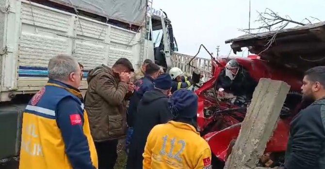 Kozan-Ceyhan karayolunda trafik kazası: 2 yaralı