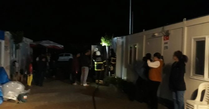 Hatay’da konteynerdeki yangın çevreye yayılmadan söndürüldü