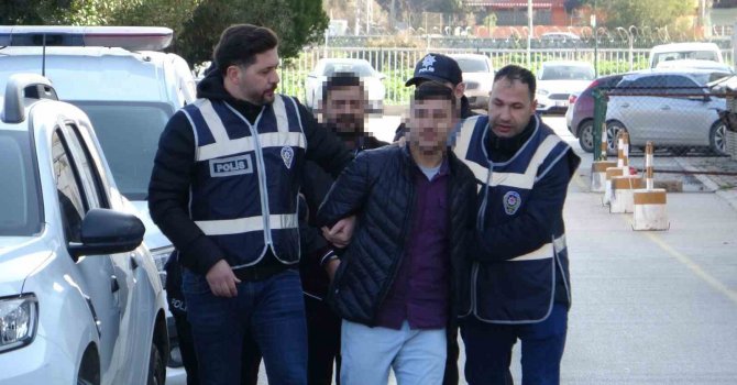 Seyhan polisinden iki farklı eve baskın: 2 bin 423 uyuşturucu hap ile silahlar ele geçirildi