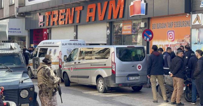 İcra memurlarıyla hacze giden polis bacağından vuruldu