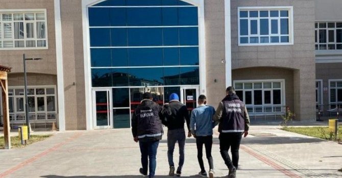 Burdur’da durdurulan araçta uyuşturucu çıktı, 2 şahıs tutuklandı