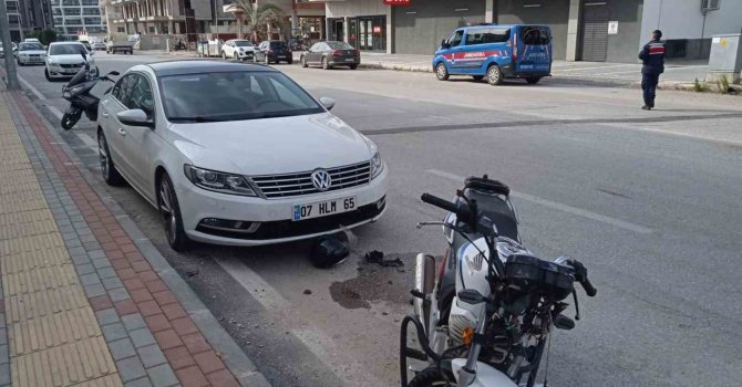 Alanya’da devrilen motosiklet sürücüsü yaralandı