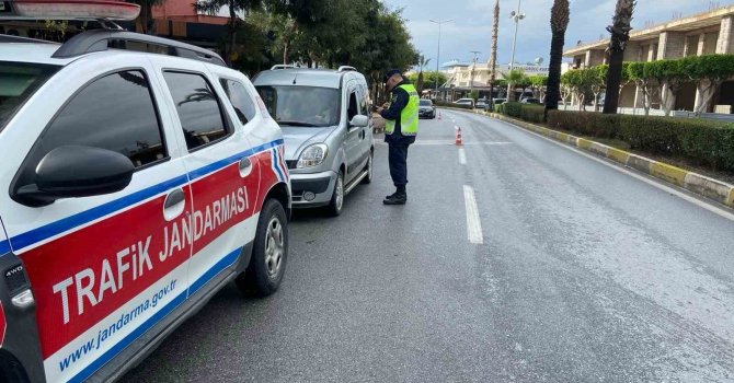 Jandarmadan 6 araca trafikten men cezası