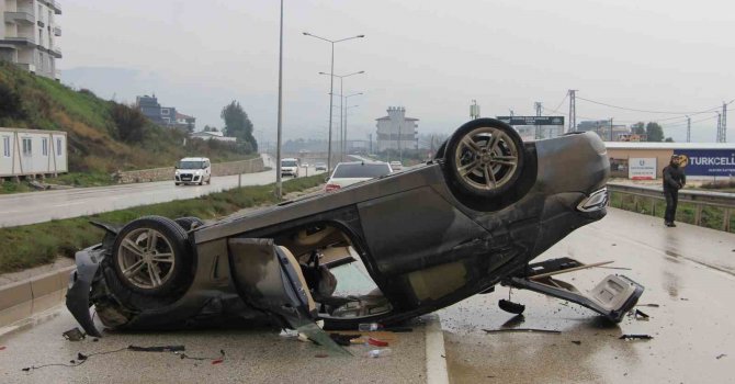 Ters dönen otomobilin sürücüsü yaralandı