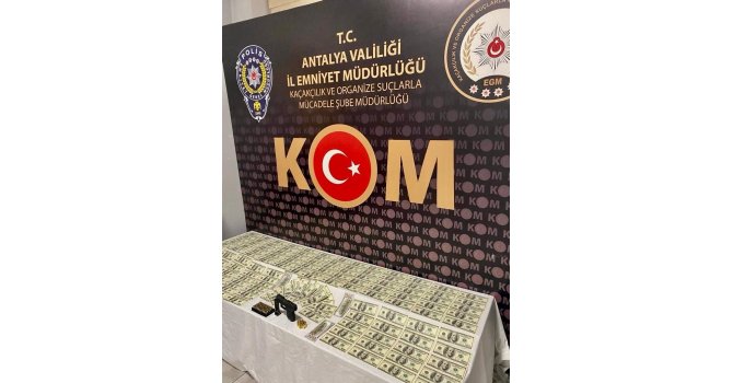 İş yerine sahte bin 200 ABD doları vermek isterken yakalandı