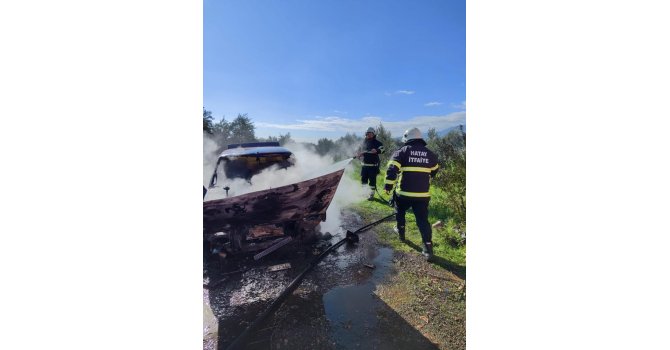 Hatay’da otomobilde yangın çıktı