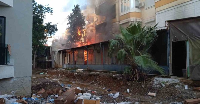 Boş restoranda yangın çıktı, mahalleli isyan etti