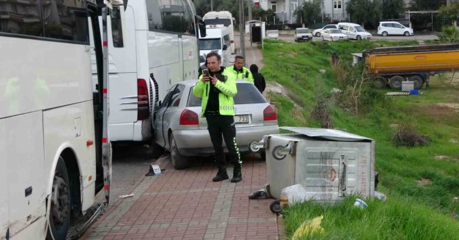 Kaldırımdaki çöp konteynerleri şarampole yuvarlanmasını önledi, o anlar kamerada