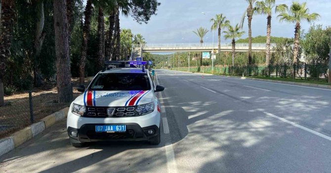 Alanya’da jandarmadan 1 araca trafikten men cezası