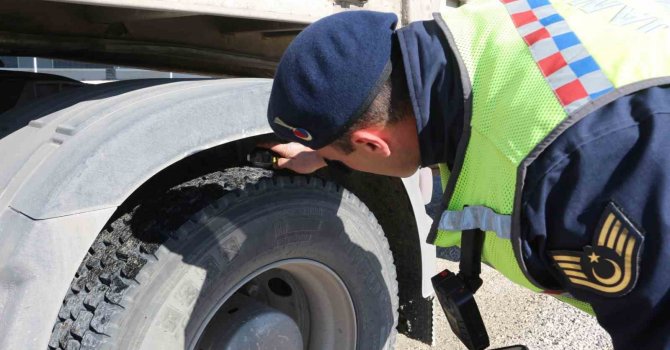 Burdur’da kış lastiği denetiminde 31 bin 162 TL para cezası uygulandı