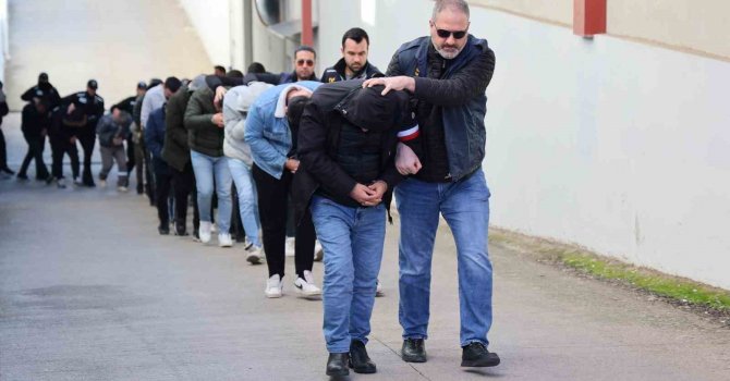 Adana’da “SİBERGÖZ-21” operasyonunda yakalanan 21 kişi tutuklandı