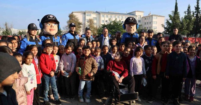 Adana Emniyet Müdürü öğrencilerle bir araya geldi