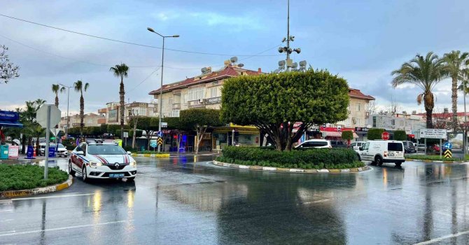 Alanya’daki trafik uygulamasında 12 araç trafikten men edildi