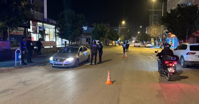 Adana’da 18 yıl kesinleşmiş hapis cezası bulunan hükümlü polis denetiminde yakalandı