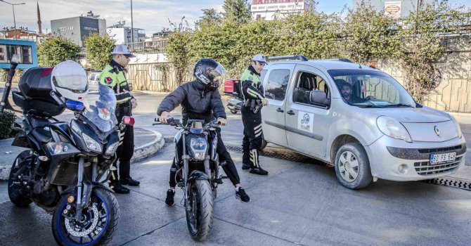 Yolu 3 dakika kısaltmak için 690 TL ödediler, polisi görünce şaşkına döndüler