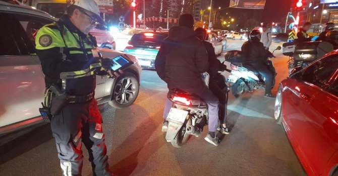 Adana’da motosiklet kullananlara sıkı denetim