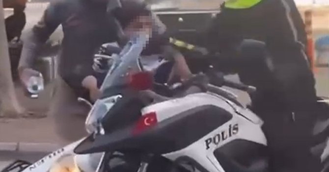 Ehliyetsiz sürücü polisin elinden kaçmak için her yolu denedi, yaptıkları pes dedirtti