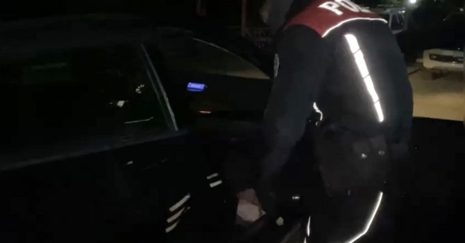 Osmaniye’de polisin durdurduğu otomobilden uyuşturucu madde çıktı