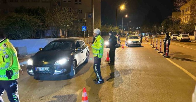 Polis aranan şahısları denetimlerde yakaladı