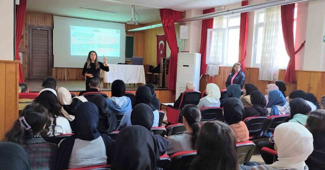 Mersin emniyeti öğrencilerle yönelik bilgilendirme çalışması gerçekleştirdi