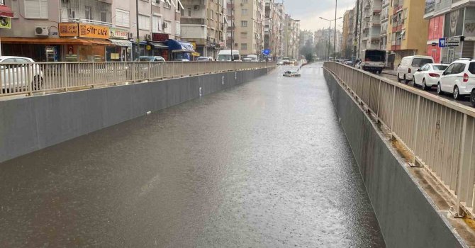 Turuncu kod uyarısının verildiği Antalya felakete uyandı