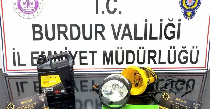 Durdurulan araçta uyuşturucu çıktı, 2 şahıs tutuklandı