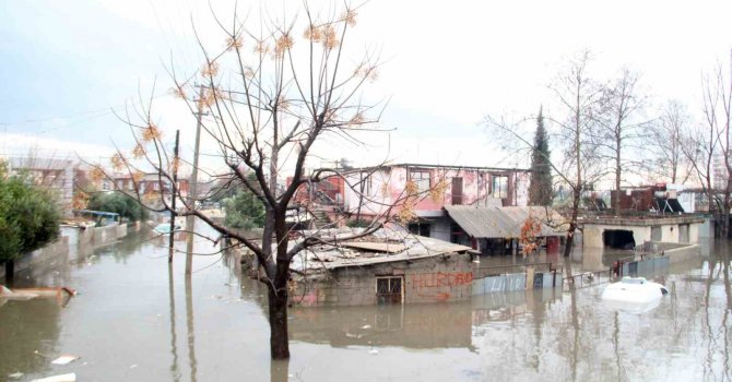 Felaketin yaşandığı Antalya’da bir mahalle sular altında kaldı