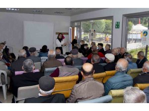 Emekli evi üyeleri, beslenme ve yaşlılık psikolojisine yönelik bilgilendirildi